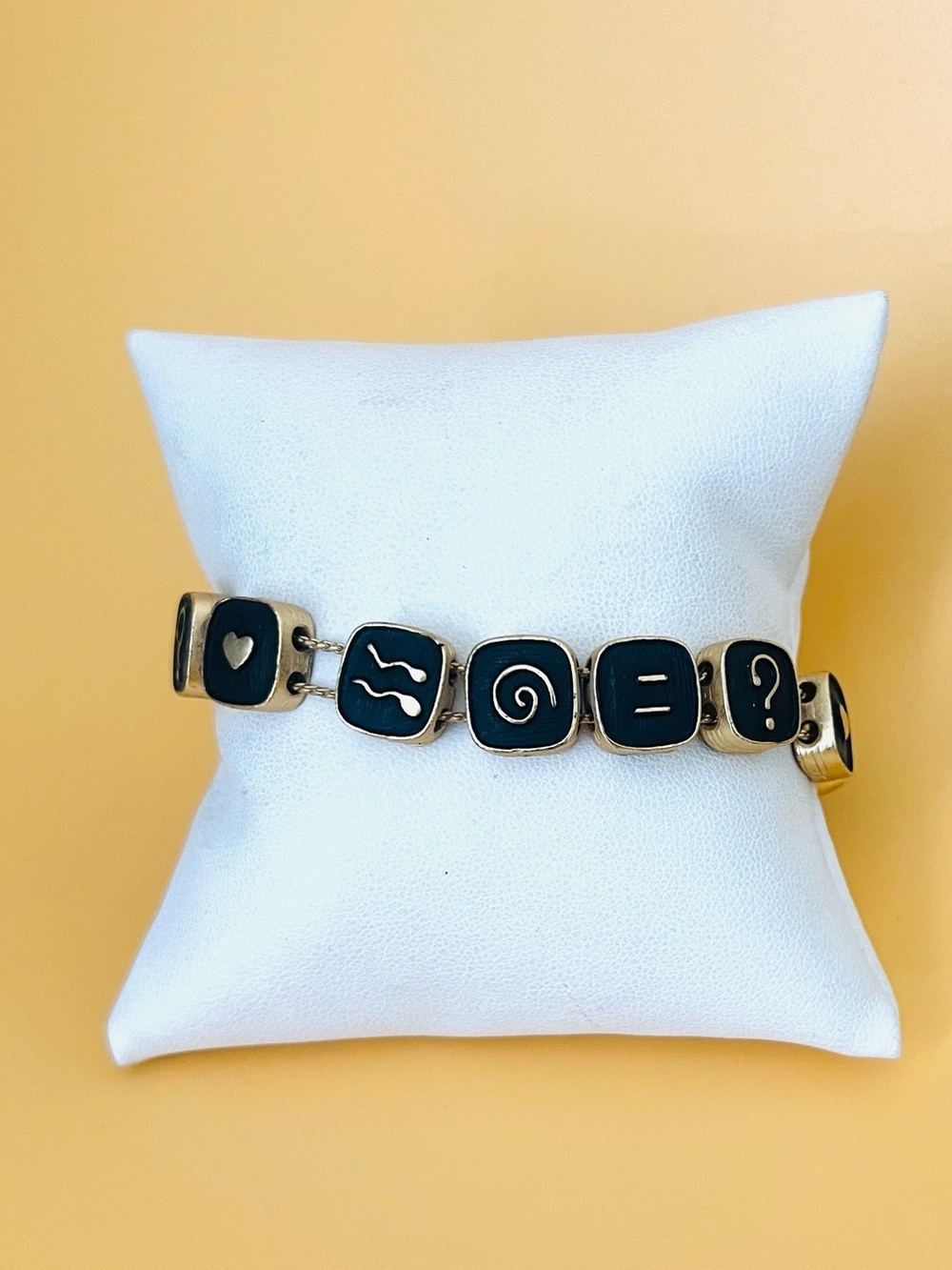 Vintage bracelet gold tone with box clasp & black enamel